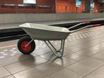 a Bxl  ---------- 70 euros  Brouettes, Tuin en Terras, Kruiwagens, Ophalen of Verzenden, Zo goed als nieuw, Handmatig, Eenwielig