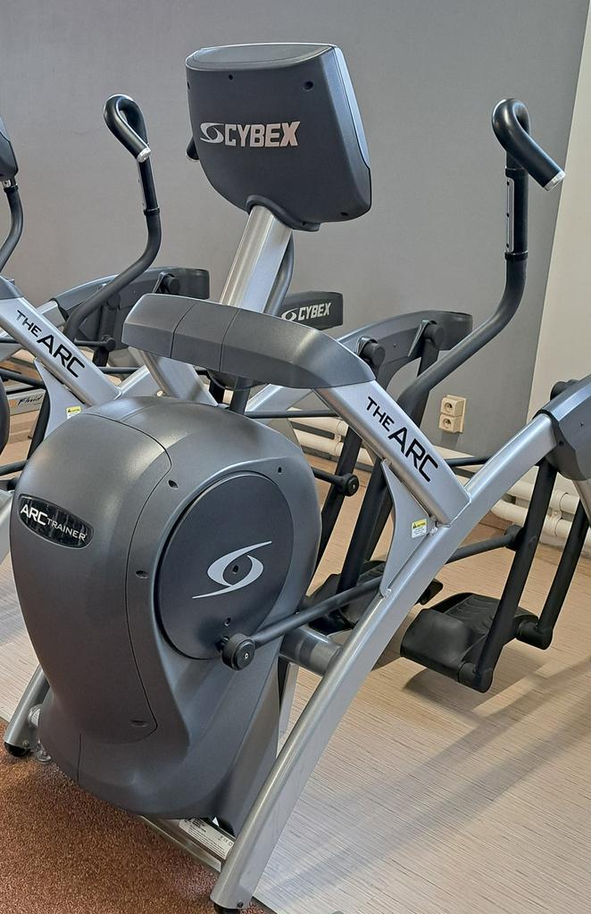 ARC full body trainer Cybex, Sports & Fitness, Appareils de fitness, Utilisé, Vélo elliptique, Bras, Jambes, Pectoraux, Abdominaux