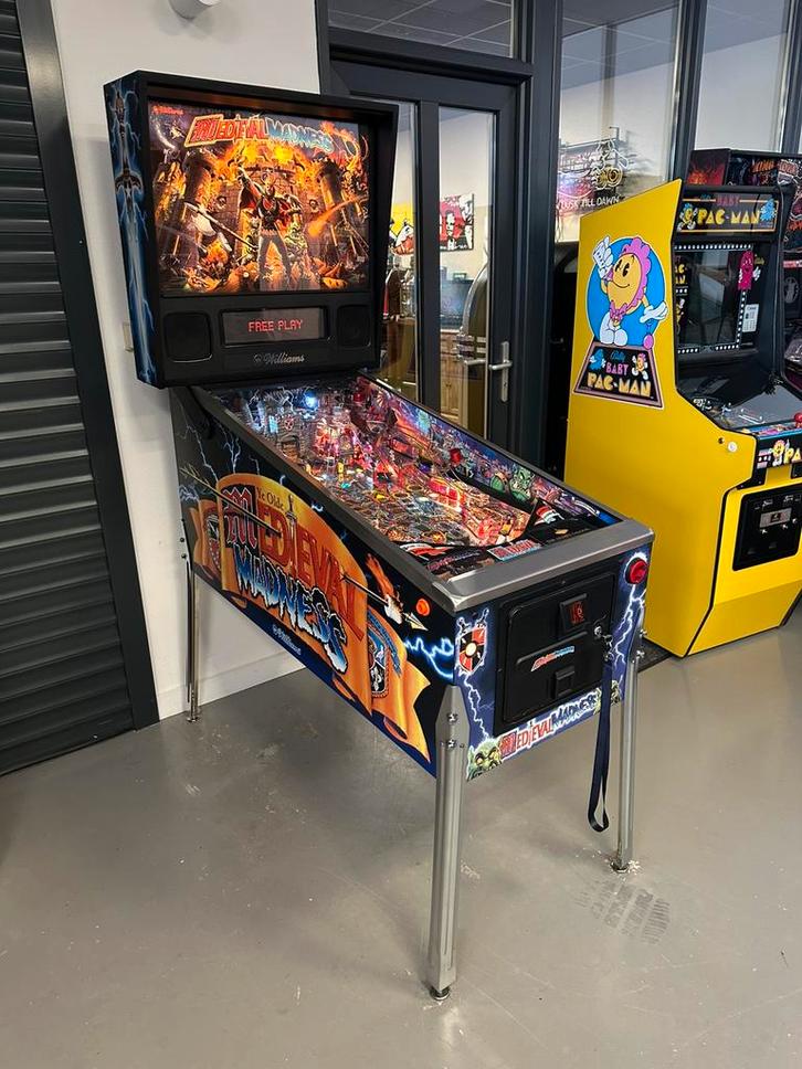 Prachtige flipperkast Williams Medieval Madness Pinball, Verzamelen, Automaten | Flipperkasten, Zo goed als nieuw, Dot-matrix