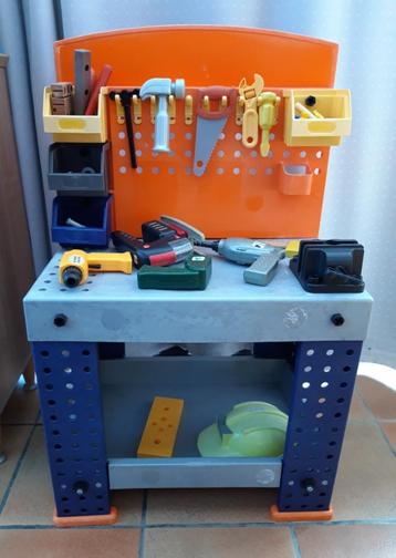 Werkbank voor kinderen beschikbaar voor biedingen