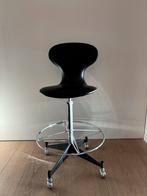 Vintage postsorteerstoel naar Arne Jacobson, Ophalen