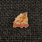 PIN - CANDY'UP - CHOCOLADEMELK - ALPINE SKI, Verzenden, Gebruikt, Merk, Speldje of Pin