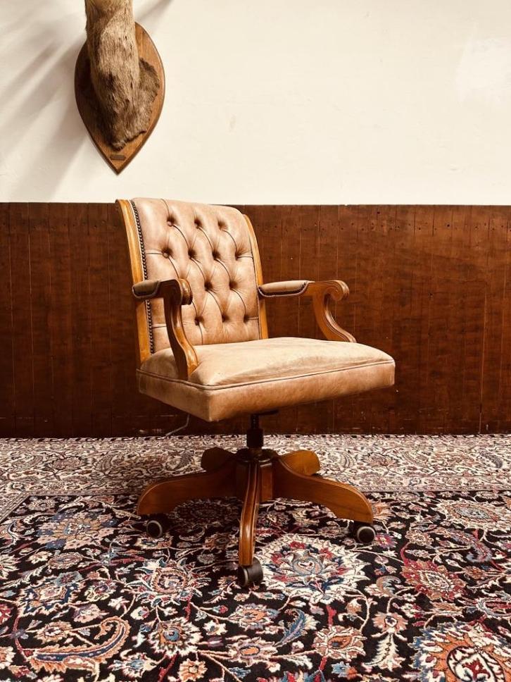 Klassiek Engels Chesterfield Bureaustoel, Antiek en Kunst, Antiek | Kantoor en Zakelijk, Ophalen of Verzenden