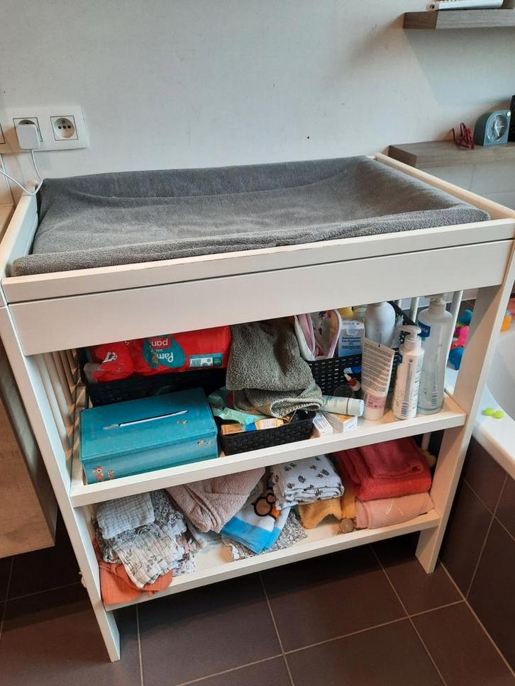 Verzorgingstafel wit Ikea met bijhorend kussen, Kinderen en Baby's, Badjes en Verzorging, Gebruikt, Ophalen