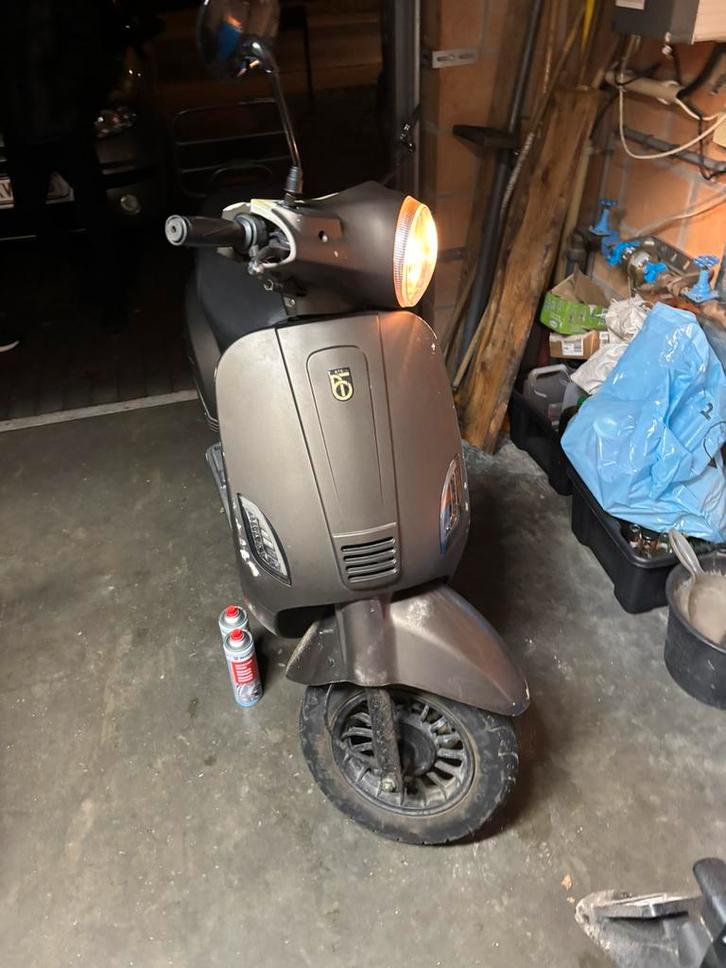 Btc riva, Fietsen en Brommers, Snorfietsen en Snorscooters, Zo goed als nieuw, Benzine, Ophalen