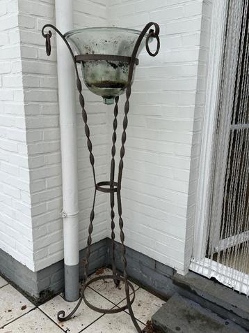 Plantenbak beschikbaar voor biedingen