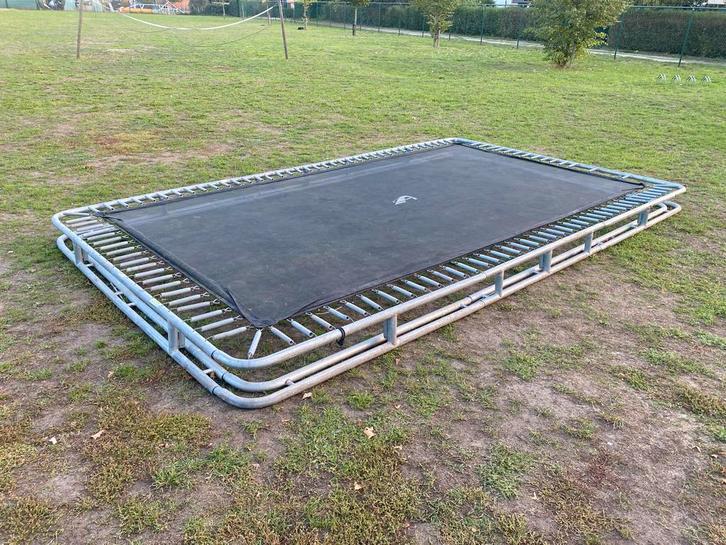 Akrobat trampoline 520x305 “flat to the ground”, Kinderen en Baby's, Speelgoed | Buiten | Trampolines, Zo goed als nieuw, Ophalen