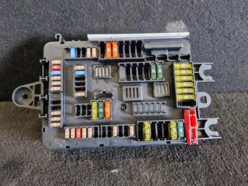 Zekeringkast van een BMW 1-Serie, Auto-onderdelen, Elektronica en Kabels, BMW, Gebruikt, 3 maanden garantie