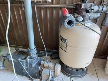 Zwembadpomp en zandfilter met zand beschikbaar voor biedingen