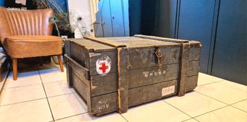 Authentieke militaire kist beschikbaar voor biedingen