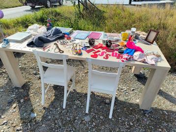 Tafel en 6 stoelen  beschikbaar voor biedingen