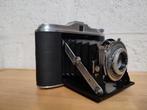 Agfa Isolette camera met leren etui, Ophalen