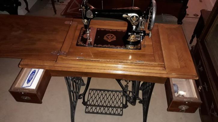 antieke naaitafel / naaimachine Le Lion - ca. 1900, Antiek en Kunst, Antiek | Naaimachines, Ophalen