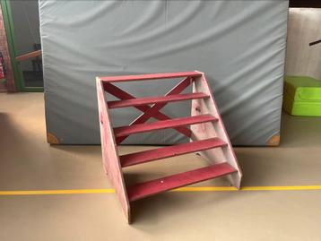 Houten trap beschikbaar voor biedingen