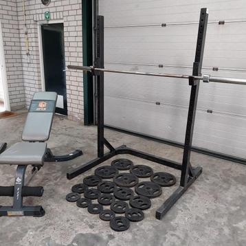 Squat rack met Verstelbare Bankje + Olympische Gewichten set beschikbaar voor biedingen