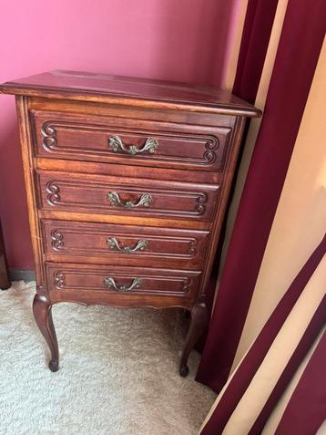 Nachtkastjes beschikbaar voor biedingen