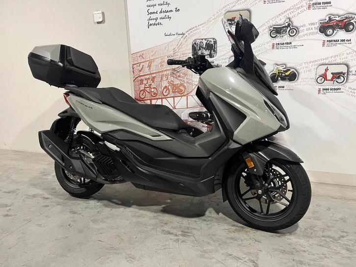 Honda Forza 125 keyless met topcase al nieuw model met TFT s, Motoren, Motoren | Honda, Bedrijf, Scooter, 11 kW of minder