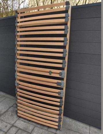 Bed bestaande uit een lattenbodem comfortzone 90 cm/200 cm beschikbaar voor biedingen