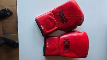 Boxhandschoenen beschikbaar voor biedingen