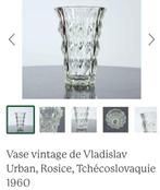 Vase en verre pressé-moulé Hermanova glassworks *Etat neuf *, Ophalen