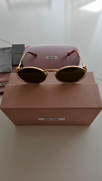 Miu Miu OMU 52YS Brass Goud/Donkerbruine zonnebril beschikbaar voor biedingen