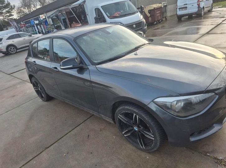 Blw serie 1 114 année 2012, Autos, BMW, Série 1, Essence, Euro 5, Berline, 5 portes, Boîte manuelle, Argent ou Gris, Enlèvement