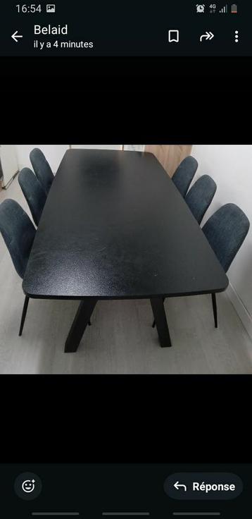 Salle à manger avec 6 chaises  beschikbaar voor biedingen