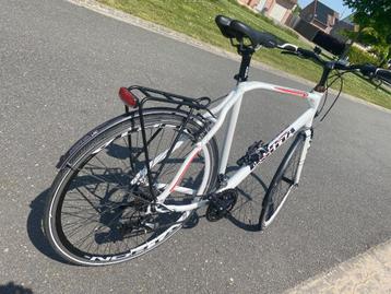 sportieve fiets beschikbaar voor biedingen