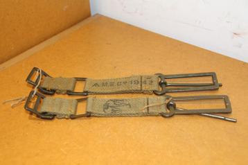 GB WW2 paar "Brace attachments". beschikbaar voor biedingen