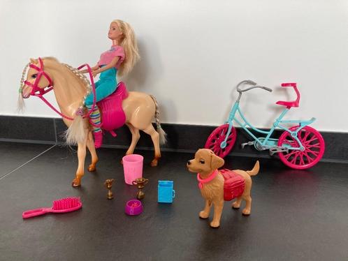 Barbie met paard hond en fiets, Enfants & Bébés, Jouets | Poupées, Utilisé, Barbie, Enlèvement