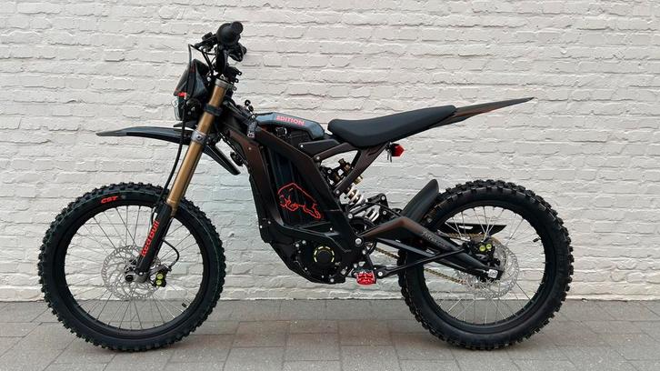 SurRon Light bee (2025) Straat legaal, Vélos & Vélomoteurs, Vélos | Hommes | Vélos de sport & Vélo de randonnée, Neuf, Suspension