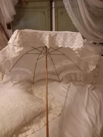 Antiek Victoriaanse Parasol , met oude tulle en kant  beschikbaar voor biedingen