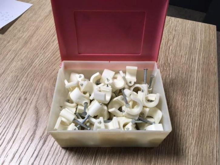 364. Partij spijkerclips bevestigingsklemmen, Hobby en Vrije tijd, Overige Hobby en Vrije tijd, Nieuw, Ophalen of Verzenden