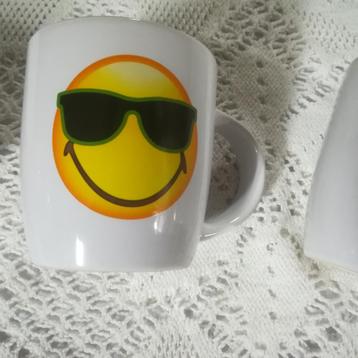 4 Smileys Mugs (3+1 gratis) : Geweldig cadeau-idee beschikbaar voor biedingen