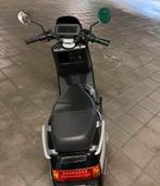 Niu elektrische scooter rijbereik 80 km 2 batterijen, Vélos & Vélomoteurs, Scooters | Marques Autre, Comme neuf, Enlèvement ou Envoi