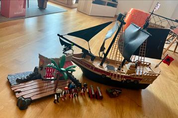 Bateau et ile aux pirates Playmobil beschikbaar voor biedingen