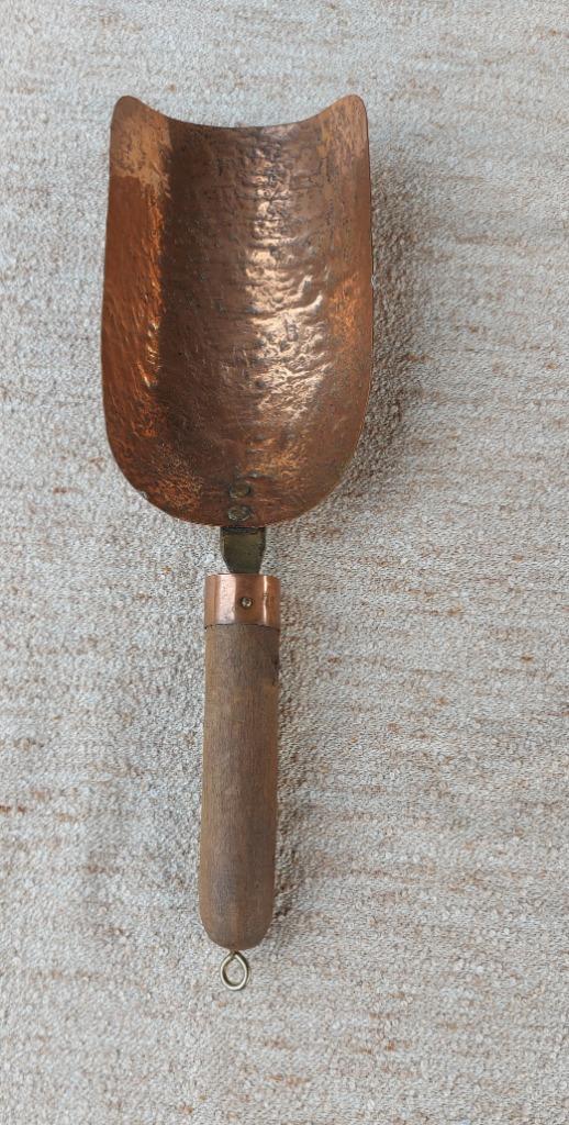 Roodkoperen antieke kolenschop met een houten handvat, Antiek en Kunst, Antiek | Brons en Koper, Koper, Ophalen of Verzenden