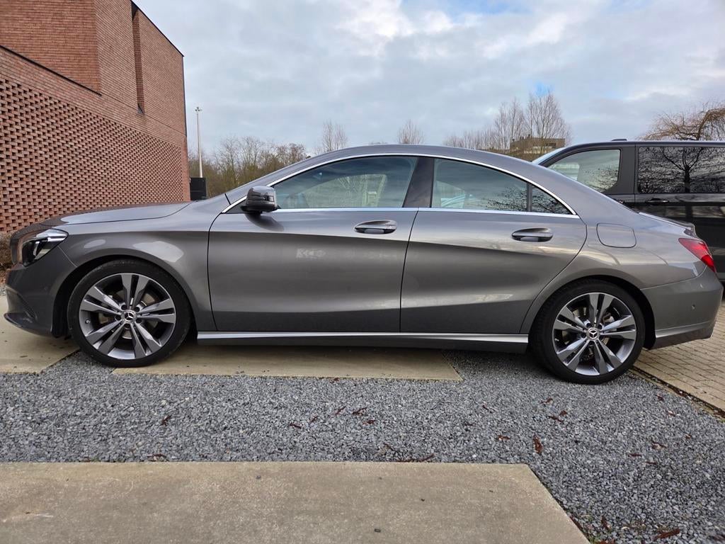 Mercedes CLA 180 urban à vendre, Autos, Mercedes-Benz, Particulier, CLA, Essence, 4 portes, Automatique, Gris, Enlèvement