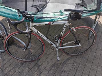 Koersfiets  beschikbaar voor biedingen