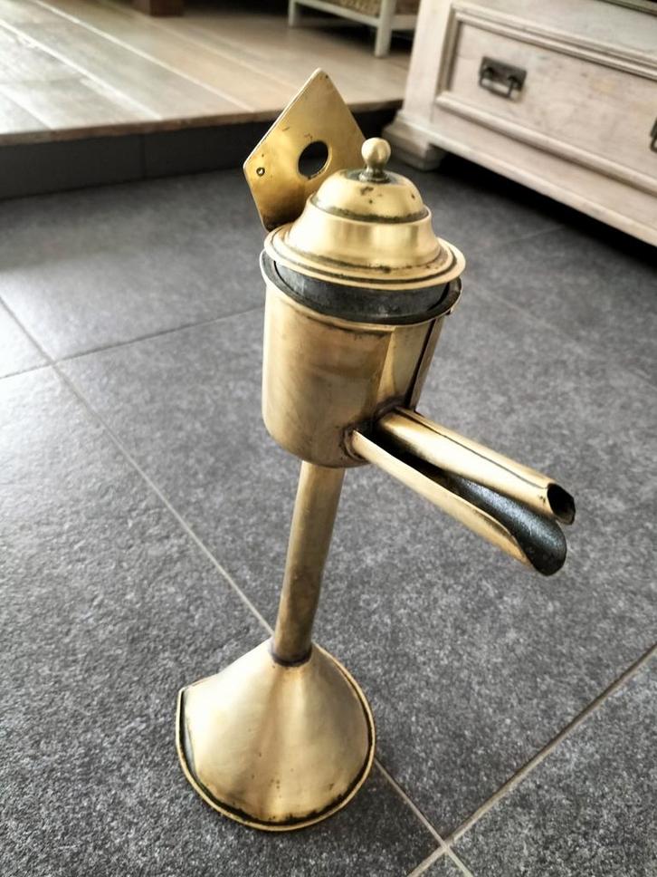 Snotneus in geel koper., Antiek en Kunst, Antiek | Kandelaars, Ophalen