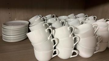 Set koffietassen met schoteltjes (60stuks) beschikbaar voor biedingen