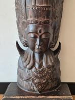 Indonesisch houten beeld, Ophalen