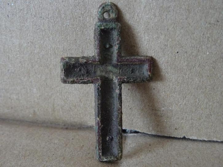 Bodemvondst 18e eeuw 18de eeuw kruisje bronzen kruisje 1750, Antiek en Kunst, Antiek | Religieuze voorwerpen, Ophalen of Verzenden
