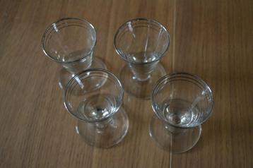 4 borrelglaasjes met strepenrand hoogte 7 cm beschikbaar voor biedingen