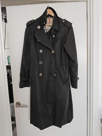 Prachtige jas van BURBERRY te koop beschikbaar voor biedingen