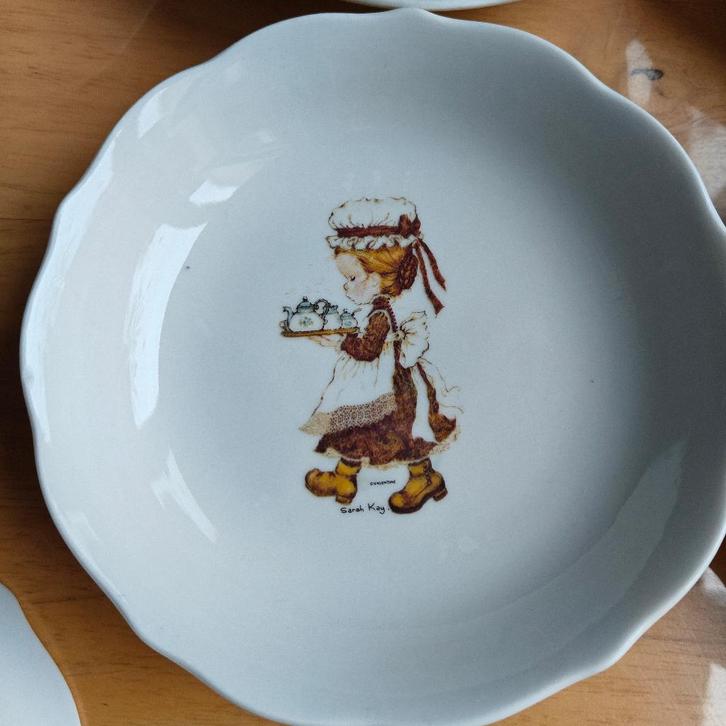 6 assiettes en porcelaine Sarah Kay, Collections, Rétro, Autres types, Enlèvement