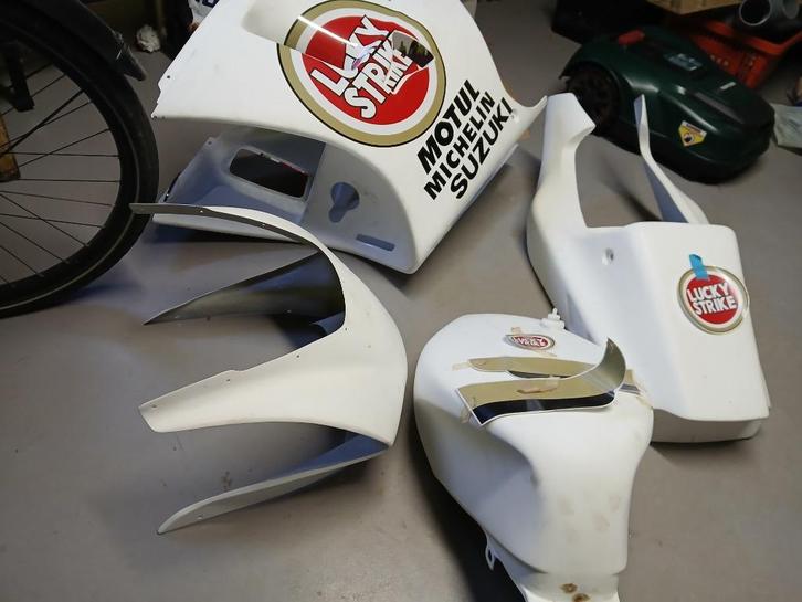 KIT COMPLET CARENAGES RGV 250 LUCKY STRIKE, Motoren, Motoren | Suzuki, Particulier, Ophalen