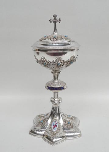 Prachtige zilveren ciborie met émail medaillons beschikbaar voor biedingen