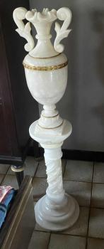 Vaas op zuil, Huis en Inrichting, Woonaccessoires | Zuilen en Pilaren, Ophalen, Gebruikt