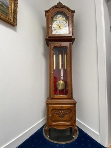 Mooie antieke staande klok  beschikbaar voor biedingen